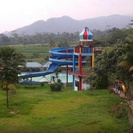 Green Valley Resort Purwokerto Ngoại thất bức ảnh