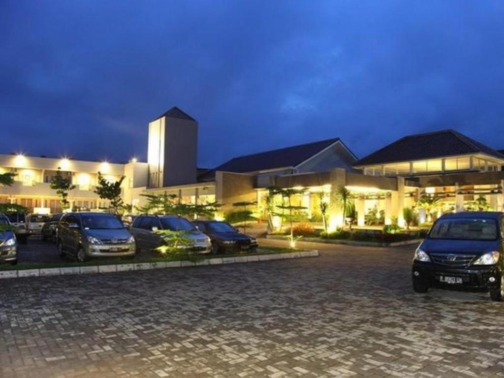 Green Valley Resort Purwokerto Ngoại thất bức ảnh