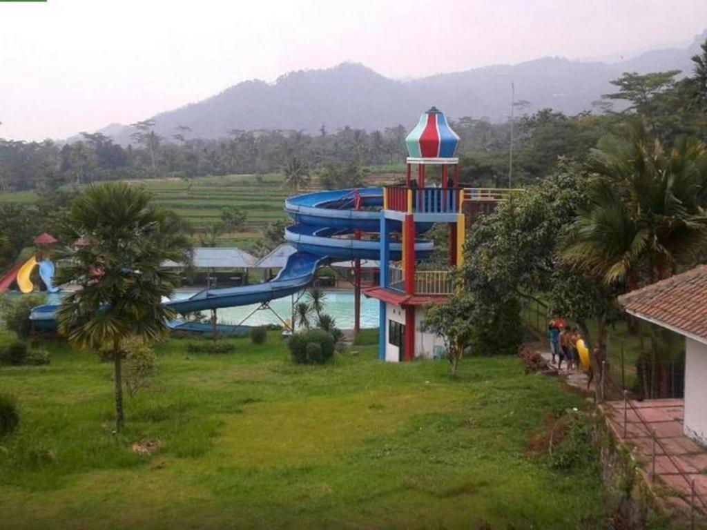 Green Valley Resort Purwokerto Ngoại thất bức ảnh