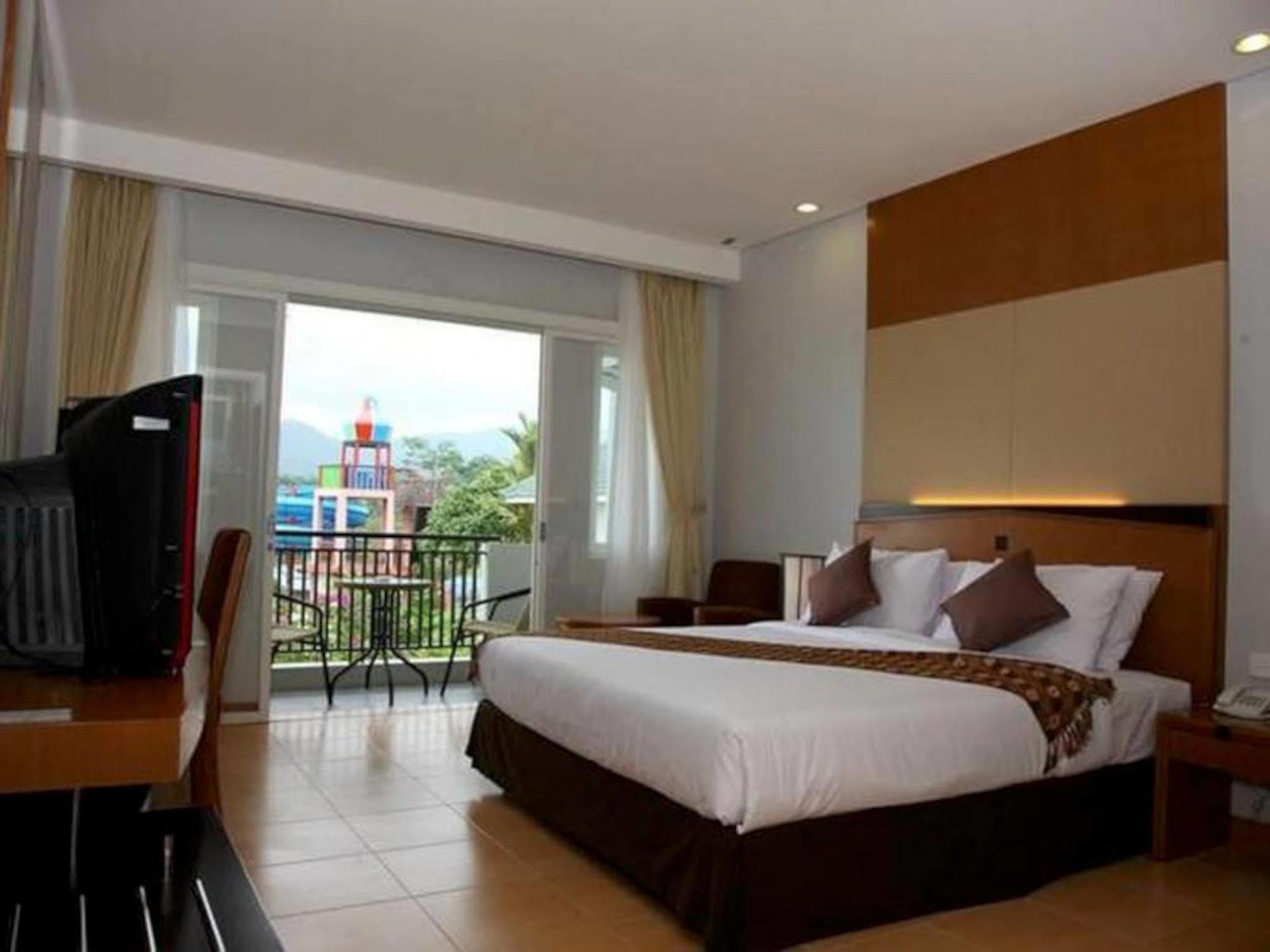 Green Valley Resort Purwokerto Ngoại thất bức ảnh